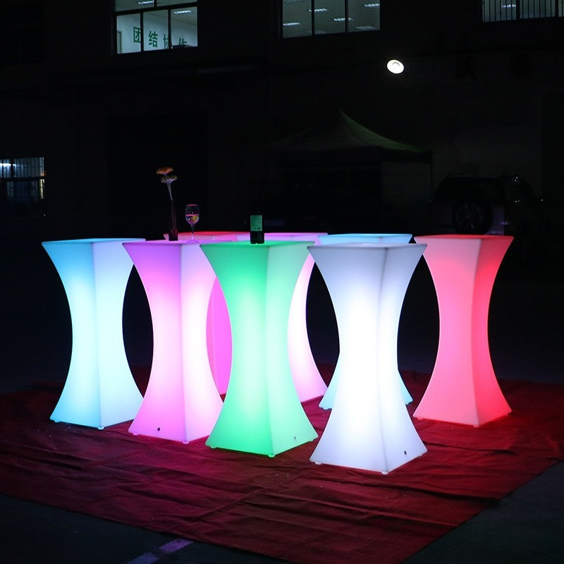 Kreatywne, świetliste stoły i  – Outdoor Furniture Exhibition recenzja i cena